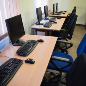 A pesar de la falta de graduados de bachillerato y el estancamiento económico, solo hay un descenso moderado en los contratos de formación