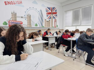 Formación continua en Alemania El aprendizaje a lo largo de la vida es cada vez más importante a medida que el mundo laboral se transforma rápidamente. Sin embargo, muchas personas en Alemania desconocen las ayudas públicas que ya existen para la formación continua.
