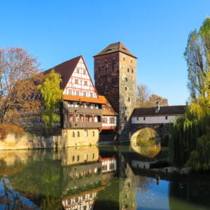 El eje Núremberg-Fürth-Erlangen Al evaluar las opciones para Establecerse en Alemania, cruzar los perfiles profesionales con las especializaciones industriales locales garantiza un acceso rápido al Mercado de empleo.
