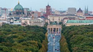 Berlin: Puerta de Brandeburgo Descubre cómo es trabajar en Berlín: empleo, tecnología, innovación, calidad de vida y oportunidades profesionales en la capital alemana.