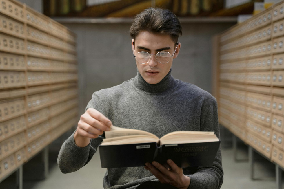 Guía completa sobre el sistema BAföG en Alemania. Descubre los requisitos para estudiantes extranjeros, el proceso de solicitud, los montos de financiación y las ventajas de este subsidio estatal.