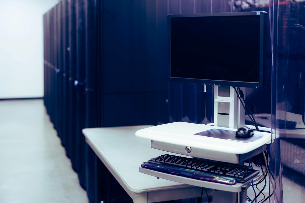 La Inteligencia Artificial (IA) está transformando el mercado laboral; a menudo, la atención se centra en los campos profesionales que podrían ser reemplazados por la IA