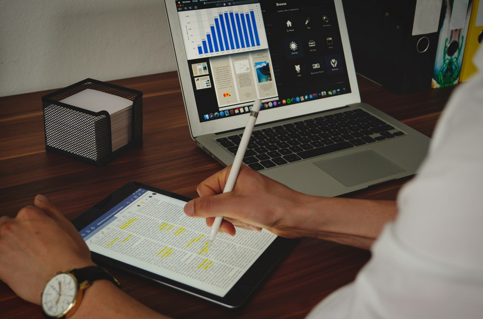 Casi la mitad (46 %) de quienes usan Homeoffice trabajaron más tiempo en su lugar de empleo que desde su hogar.
