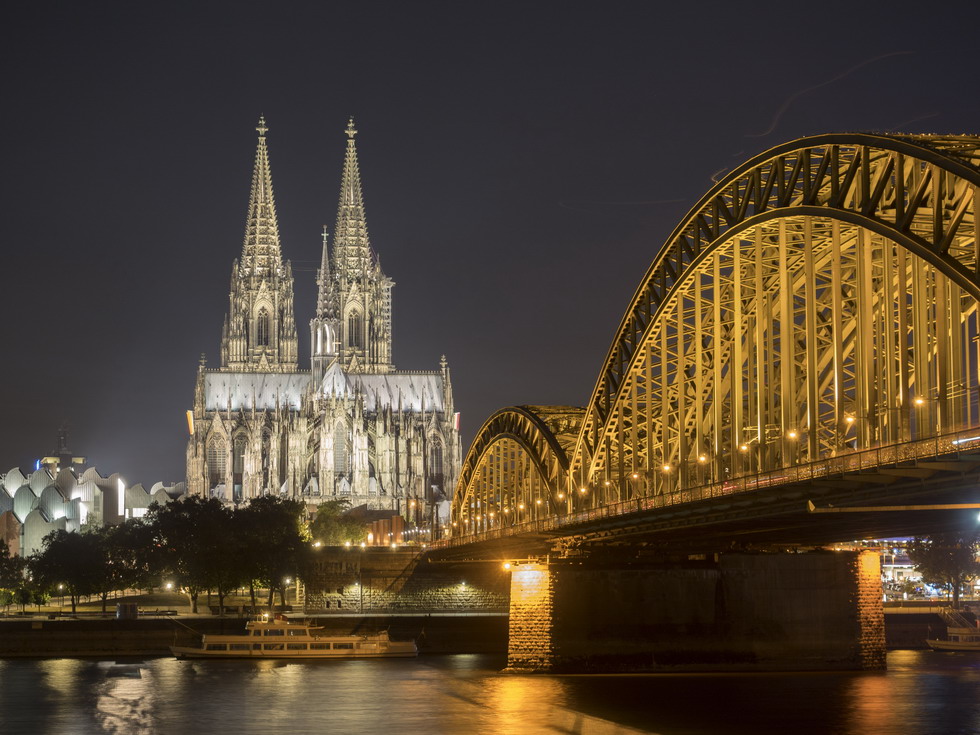La formación dual en Alemania se basa en una compleja interacción de diferentes actores: el gobierno federal, los estados federados (Länder), los municipios y las empresas formadoras.