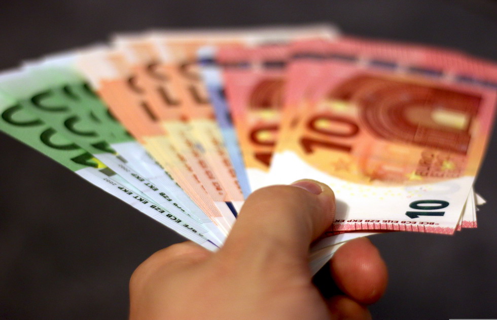 El salario bruto anual mediano en Alemania, incluyendo pagos extraordinarios, se situó en 54,066 euros en 2025.