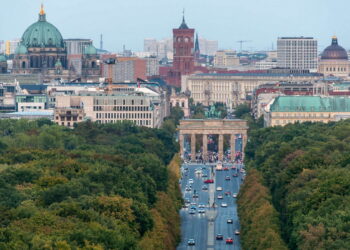 Descubre cómo es trabajar en Berlín: empleo, tecnología, innovación, calidad de vida y oportunidades profesionales en la capital alemana.
