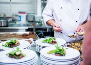 El turismo y la gastronomía no solo representan el alma de la hospitalidad europea, sino que constituyen uno de los pilares económicos más sólidos de la locomotora alemana.