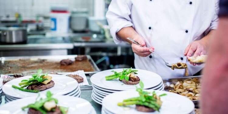 El turismo y la gastronomía no solo representan el alma de la hospitalidad europea, sino que constituyen uno de los pilares económicos más sólidos de la locomotora alemana.