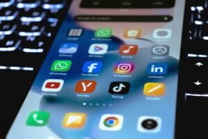 Analizamos cómo la escasez de mano de obra cualificada en Alemania está transformando los procesos de selección mediante el reclutamiento social inteligente.