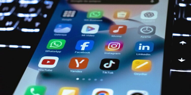 Analizamos cómo la escasez de mano de obra cualificada en Alemania está transformando los procesos de selección mediante el reclutamiento social inteligente.