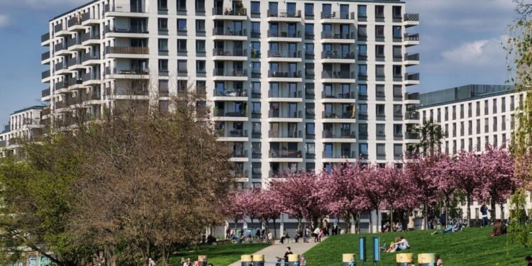 La disponibilidad de vivienda y la evolución de los costes de arrendamiento constituyen factores determinantes para cualquier profesional que tome la decisión de trabajar y vivir en Alemania.