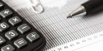 Sueldos en Alemania 2025: Los trabajadores sin una titulación profesional formal alcanzaron en 2025 un ingreso mediano de 3.133 euros brutos.