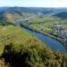 Renania-Palatinado, cuya capital es Maguncia, se encuentra en el oeste de Alemania y destaca por su combinación de dinamismo económico, tradición cultural y paisajes excepcionales.
