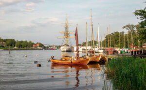 Schleswig-Holstein Schleswig-Holstein, cuya capital es Kiel, es el estado federado más septentrional de Alemania.