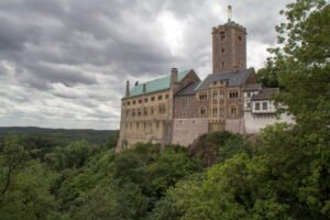 Castillo de Wartburg La región combina ciudades históricas vibrantes, clústeres tecnológicos de vanguardia, amplios espacios naturales y una infraestructura logística de primer nivel.