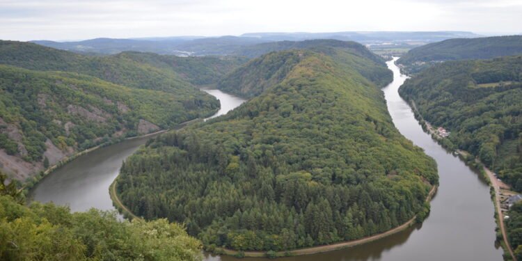El Sarre, cuya capital es Sarrebruck (Saarbrücken), es uno de los estados federados más pequeños de Alemania, pero goza de una relevancia estratégica excepcional.