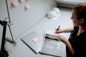 El cambio de profesión abre puertas al talento internacional El mercado laboral alemán está viviendo una transformación histórica que representa la mayor oportunidad de los últimos años para todas aquellas personas que sueñan con trabajar en Alemania.