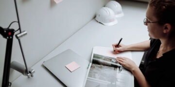 Las empresas en Alemania priorizan el talento sobre los títulos. La razón detrás de este giro radical es clara: la intensa escasez de mano de obra cualificada.