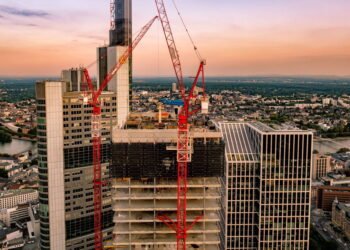 El panorama laboral contemporáneo atraviesa una transformación estructural impulsada por la automatización y los avances tecnológicos.