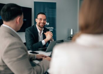Descubre por qué las empresas alemanas necesitan algo más que candidatos: profesionales realmente interesados, preparados y adecuados para el puesto.