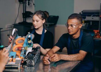 La formación profesional ofrece cada vez mejores oportunidades. La formación profesional en Alemania sigue ganando atractivo para los jóvenes.