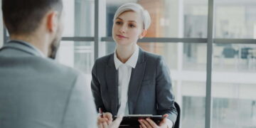 Una entrevista de trabajo en Alemania puede comenzar mucho antes de que el responsable des Recursos Humanos formule la primera pregunta.