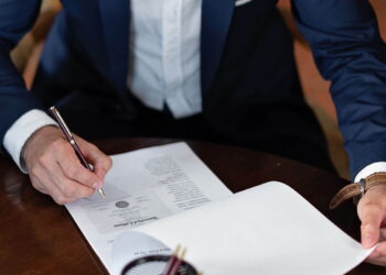La reconocimiento de titulos y cualificaciones profesionales extranjeras continúa teniendo un papel importante en el mercado laboral alemán.