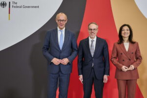 El Mercado laboral alemán recibirá miles de empleos técnicos y logísticos tras la histórica inversión de Amazon de 16000 millones para 2027.