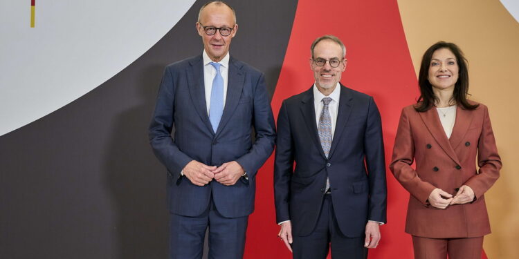 El Mercado laboral alemán recibirá miles de empleos técnicos y logísticos tras la histórica inversión de Amazon de 16000 millones para 2027.
