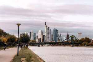 La distribución de los Ingresos en Alemania muestra que con 6050 euros netos al mes una persona soltera entra al 4% más rico del país.