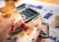 Descubre cómo los beneficios adicionales, la retribución variable y la previsión empresarial transforman los modelos salariales modernos en Alemania.