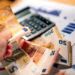 Descubre cómo los beneficios adicionales, la retribución variable y la previsión empresarial transforman los modelos salariales modernos en Alemania.