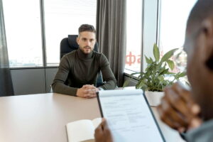 Una solicitud anónima evalúa competencias sin sesgos sociodemográficos, aunque su uso en Alemania depende de cada empresa.