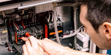 Descubre nuevas oportunidades laborales técnicas en defensa y ciberseguridad en Alemania: perfiles en demanda, requisitos de visa y sueldos promedio.