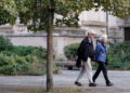 Casi la mitad en Alemania anhela un retiro a los 60, pero la incertidumbre económica y la presión financiera frenan su verdadera libertad.